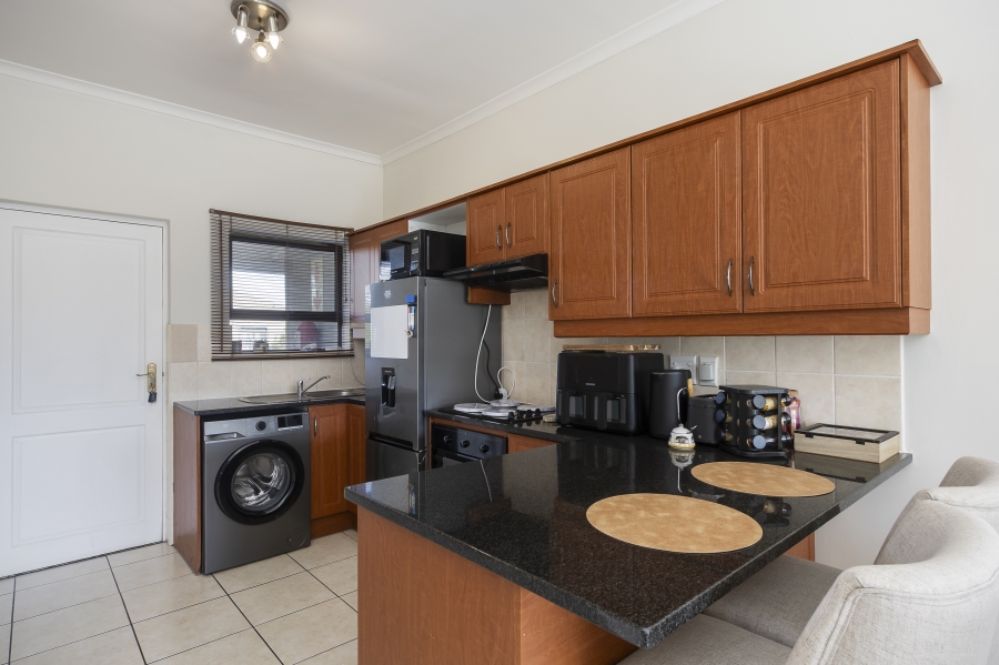 To Let 2 Bedroom Property for Rent in Heritage Park Western Cape
